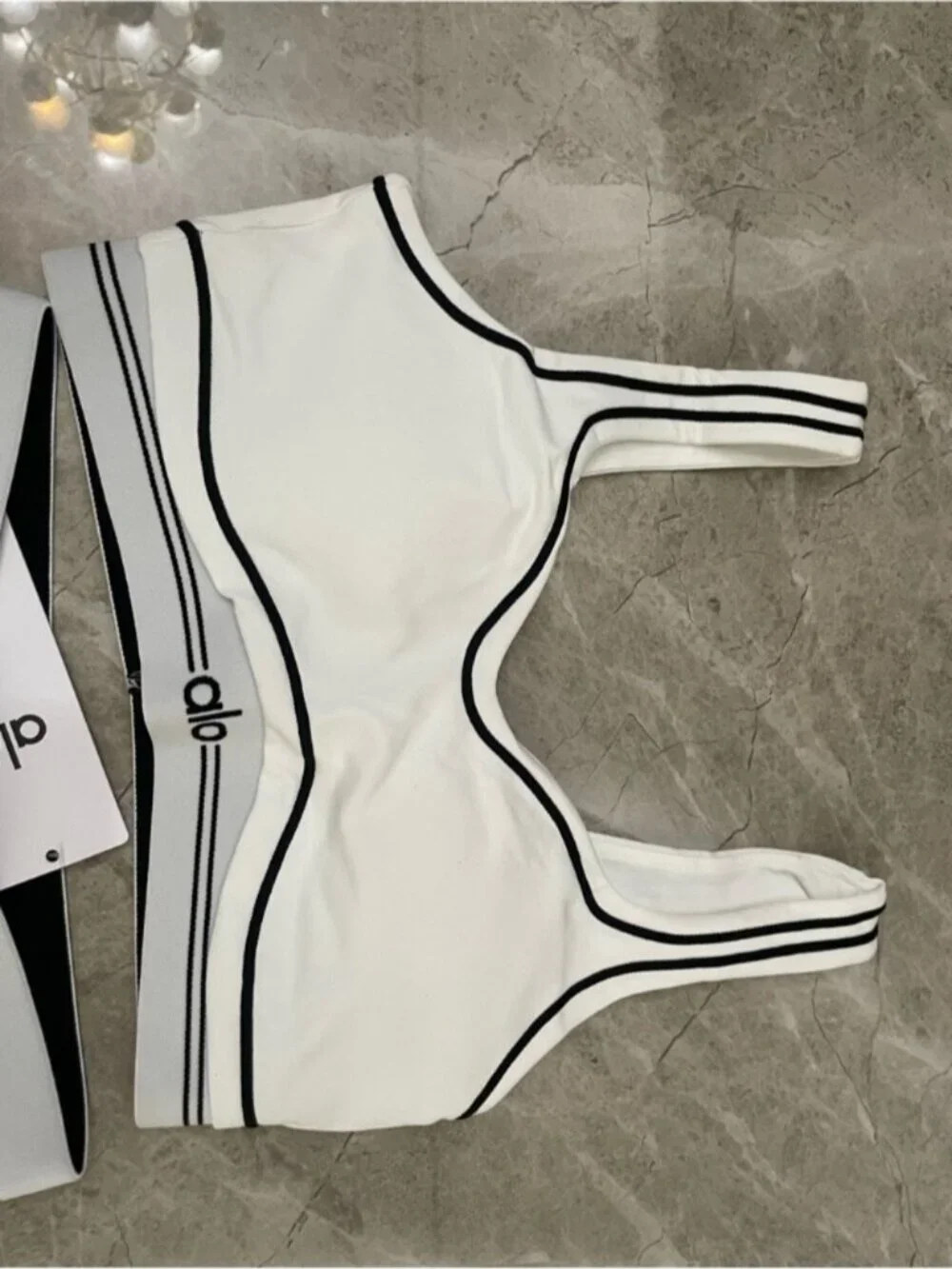 ALO Yoga piping logo lines